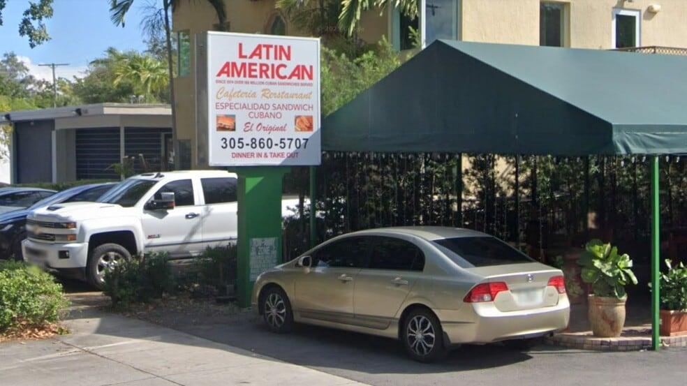 1590 SW 22nd St, Miami, FL à vendre - Photo de l’immeuble – Image 3 sur 3