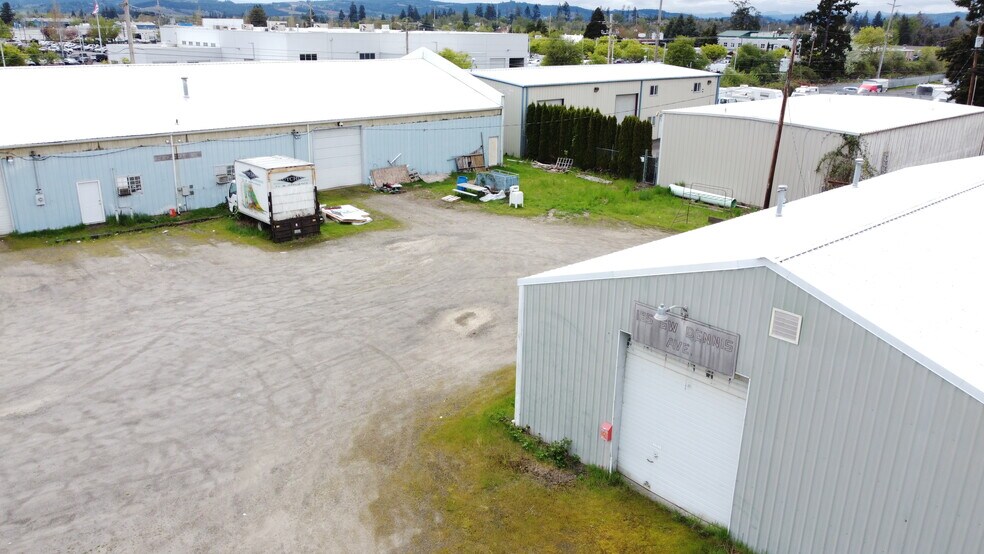 185 SW Dennis Ave, Hillsboro, OR à louer - Photo de l’immeuble – Image 3 sur 23