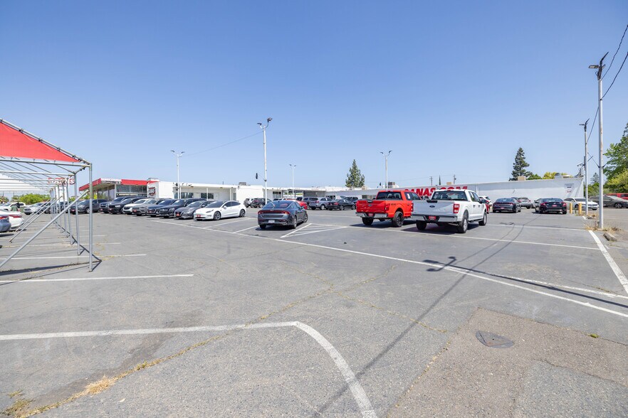 2760 Fulton Ave, Sacramento, CA à vendre - Photo principale – Image 1 sur 4