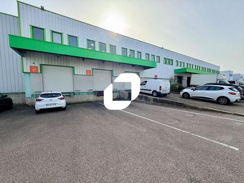 66 Avenue Des Freres Montgolfier, Genas à louer - Photo de l’immeuble – Image 1 sur 10