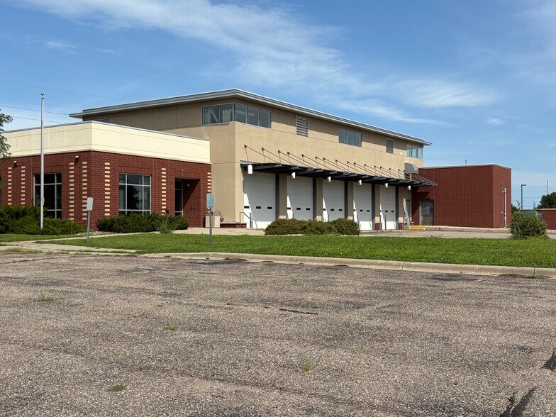 1500 US 59, Marshall, MN à vendre - Photo principale – Image 1 sur 4