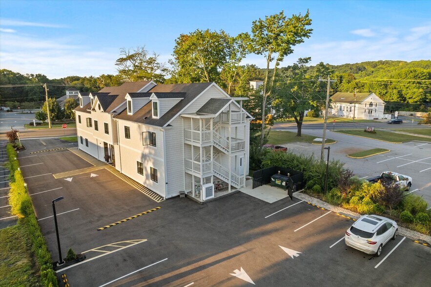 159 Boston Post Rd, East Lyme, CT à vendre - Photo de l’immeuble – Image 3 sur 30