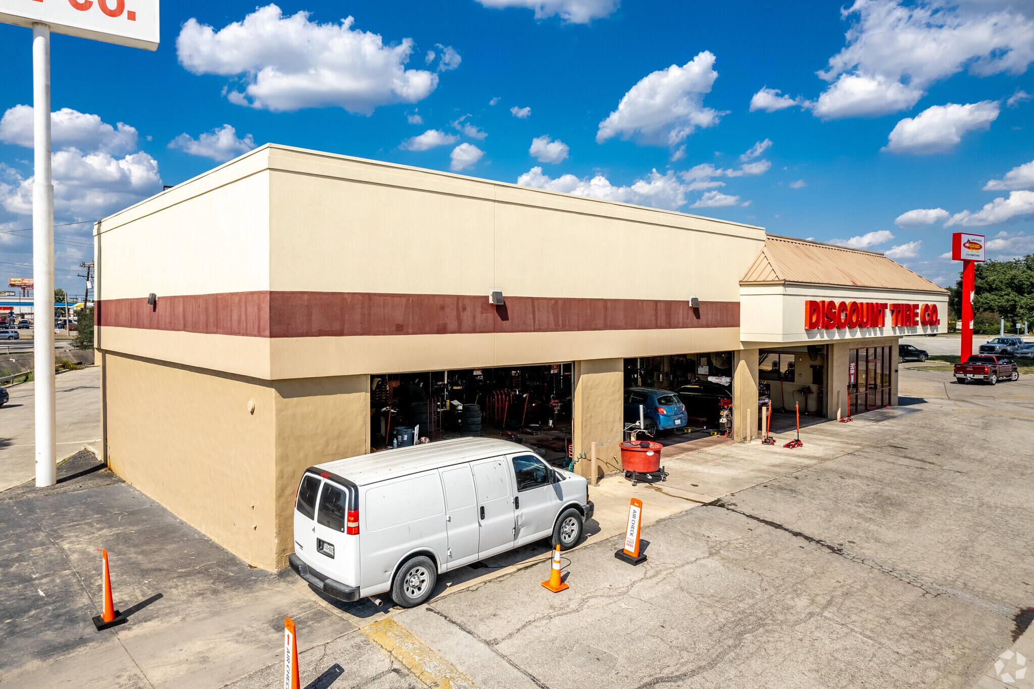 7954 N IH 35, San Antonio, TX à vendre Photo principale– Image 1 sur 4