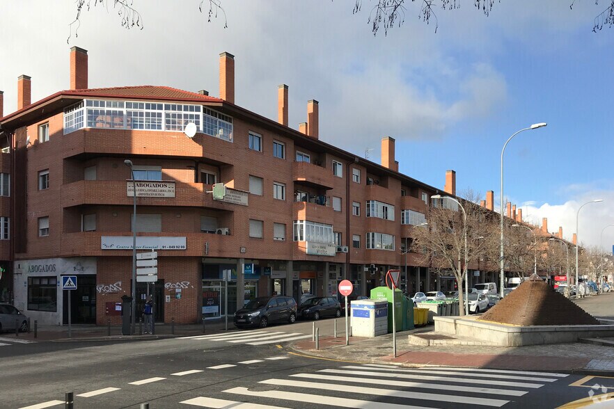 Plaza los Belgas, 11, Collado Villalba, Madrid à louer - Photo de l’immeuble – Image 2 sur 2