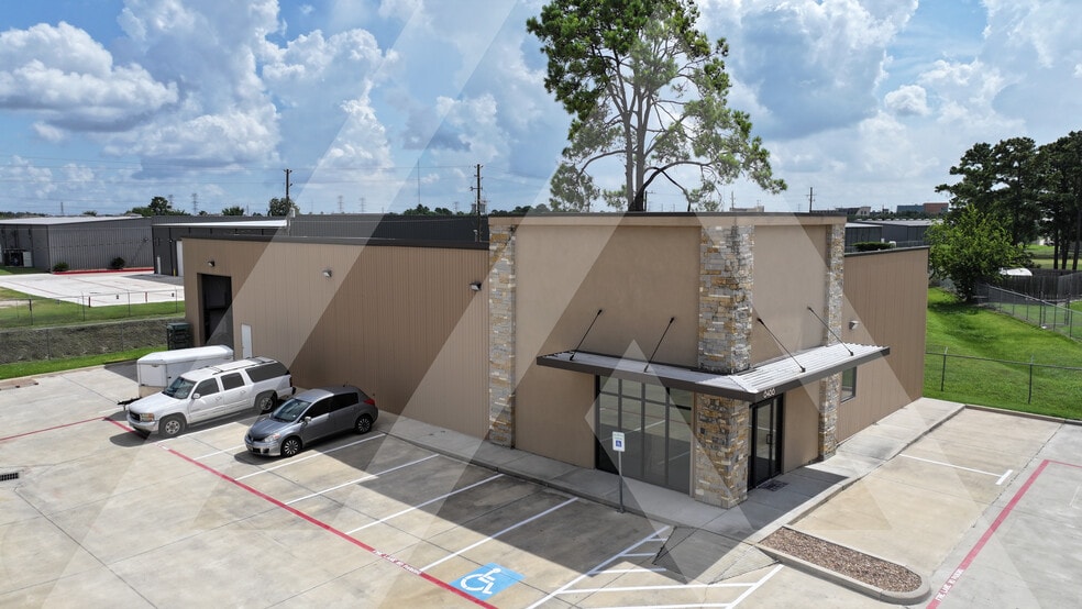 8460 N Sam Houston Pky W, Houston, TX à louer - Photo de l’immeuble – Image 3 sur 13