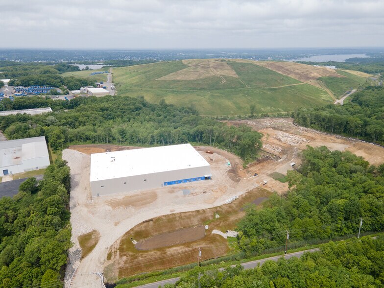 1500 Riggenbach Rd., Fall River, MA à louer - Photo de l’immeuble – Image 2 sur 15