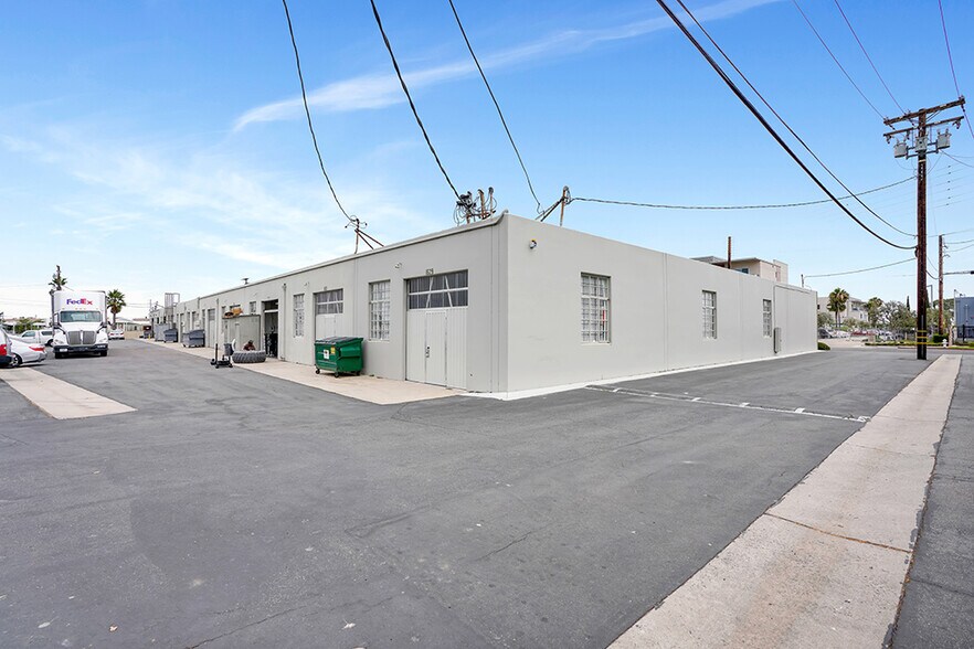 1629-1649 Monrovia Ave, Costa Mesa, CA à louer - Photo de l’immeuble – Image 3 sur 4