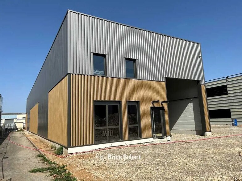 Bureau dans Chassieu à vendre - Photo de l’immeuble – Image 1 sur 3