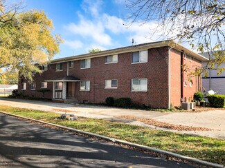 Plus de détails pour 10608 Lincoln Trl, Fairview Heights, IL - Logement à vendre