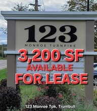 123 Monroe Tpke, Trumbull, CT à louer Photo de l’immeuble– Image 1 sur 5