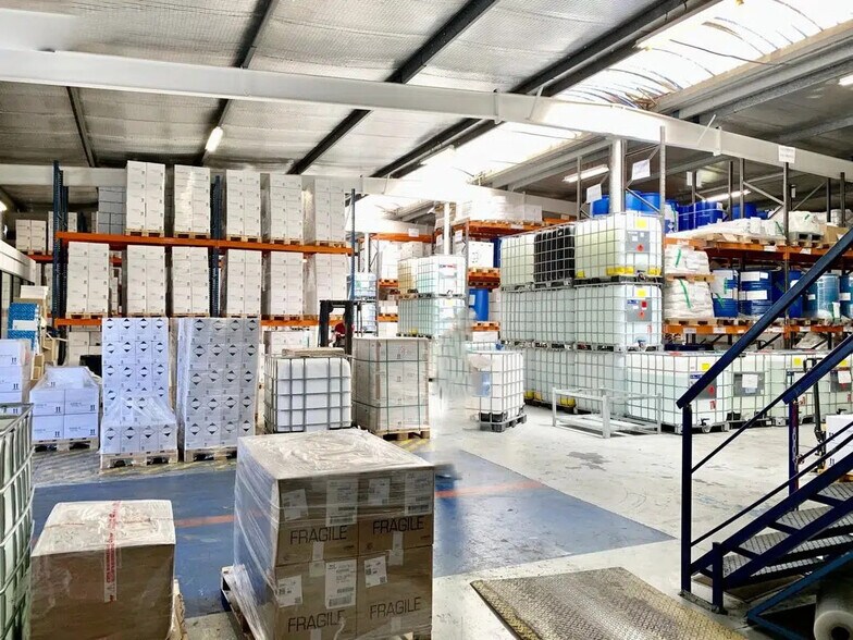 Industriel/Logistique dans Montigny-le-Bretonneux à vendre - Photo de l’immeuble – Image 2 sur 4