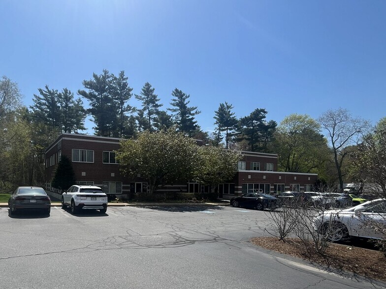 47 E Grove St, Middleborough, MA à louer - Photo de l’immeuble – Image 2 sur 11