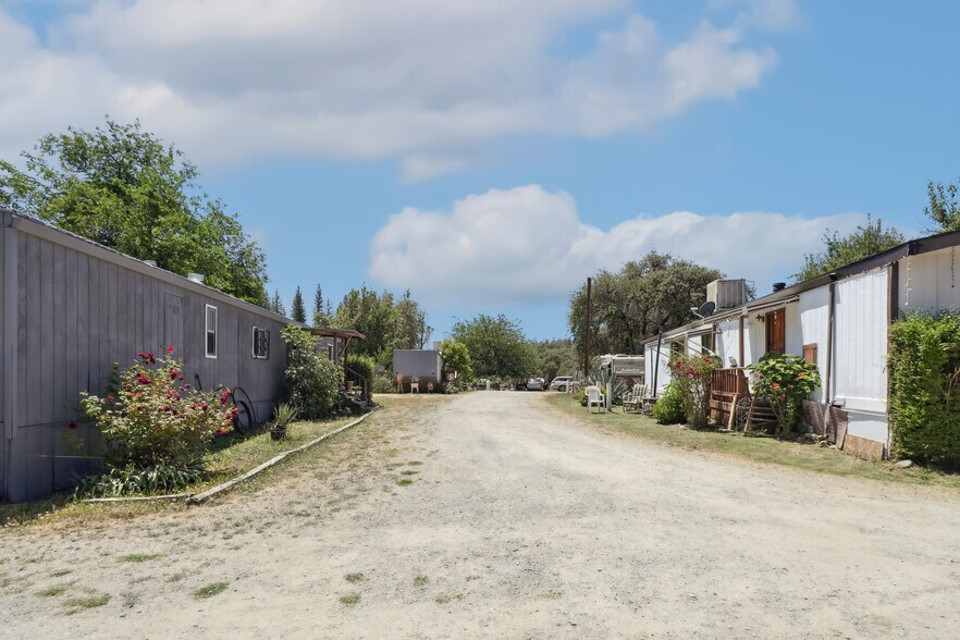 22115 Pleasant Valley Rd, North San Juan, CA à vendre - Photo de l’immeuble – Image 3 sur 18