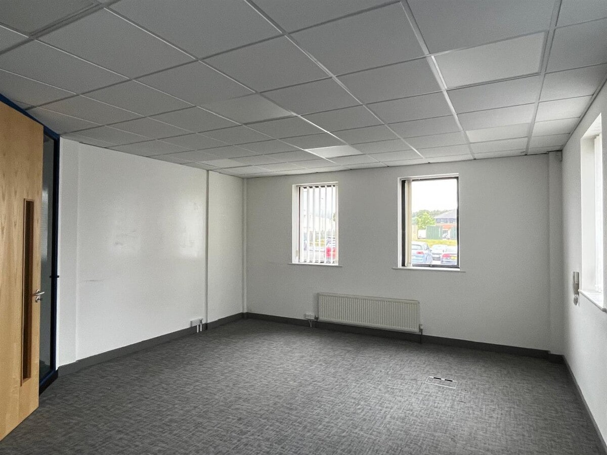 Waterton Park, Bridgend, MGN CF31 3PH - Lot 1 - - Photo intérieure - Image 1 of 3