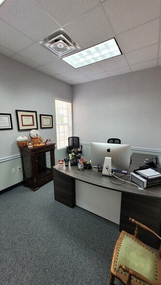 6989 E Fowler Ave, Temple Terrace, FL à louer - Photo de l’immeuble – Image 2 sur 9
