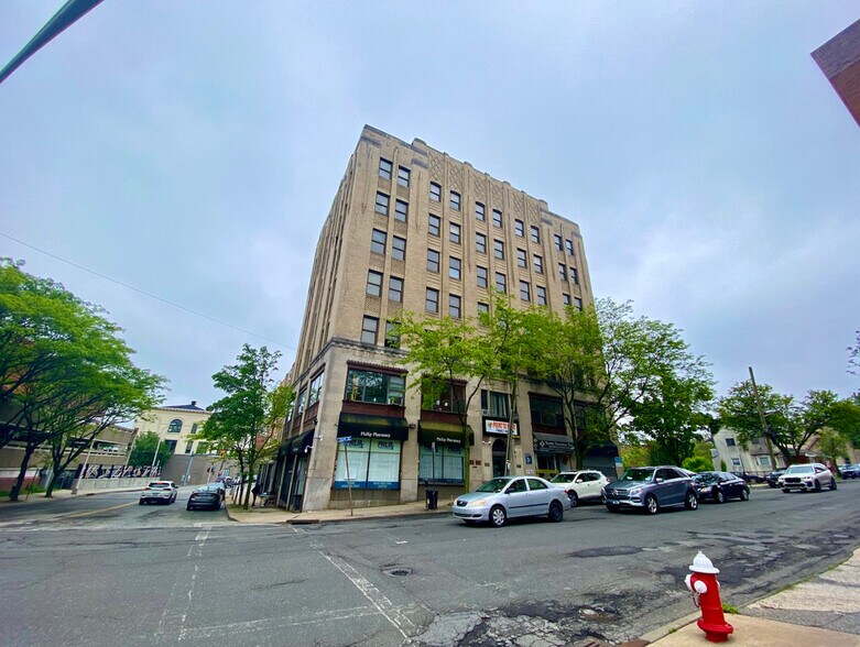 100 Stevens Ave, Mount Vernon, NY à vendre - Photo de l’immeuble – Image 2 sur 4