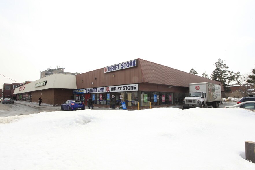 10620 Yonge St, Richmond Hill, ON à vendre - Photo de l’immeuble – Image 3 sur 4