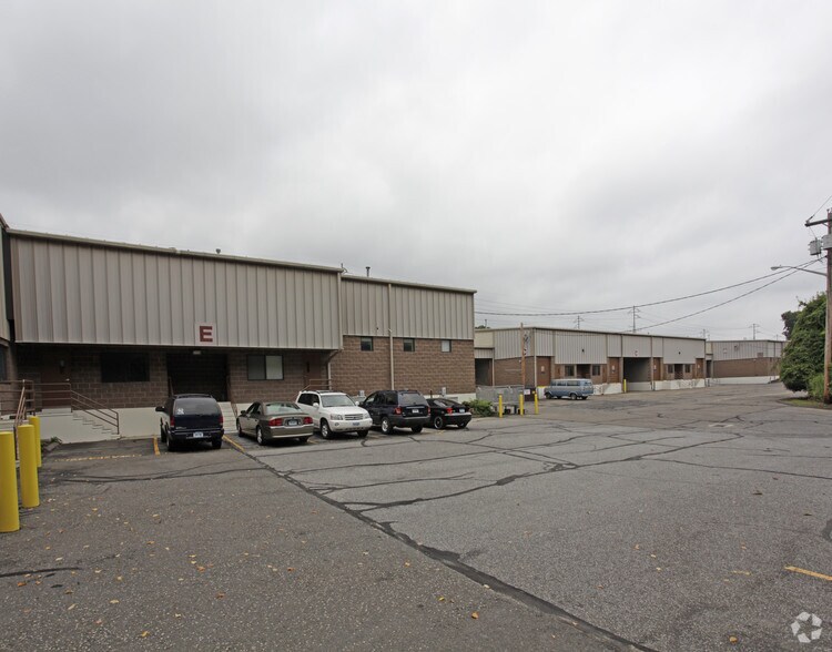 115 Hood Ter, West Haven, CT à louer - Photo de l’immeuble – Image 3 sur 7