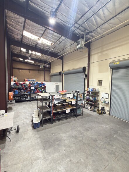 4120 W Patrick Ln, Las Vegas, NV à louer - Photo de l’immeuble – Image 3 sur 18