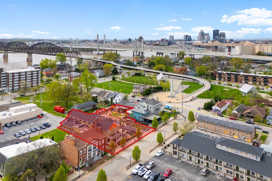 115 W Chestnut St, Jeffersonville, IN à vendre - Photo principale – Image 1 sur 29