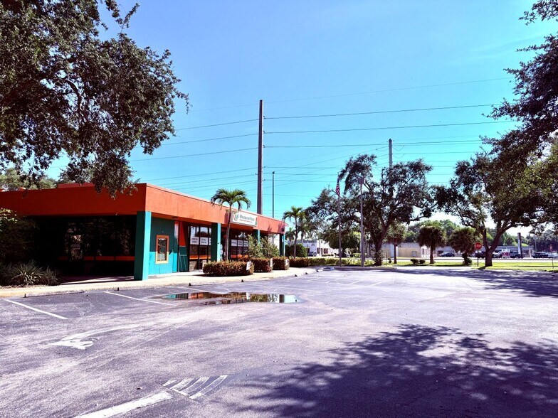 130 S Entrada Ave, Port Saint Lucie, FL à vendre - Photo de l’immeuble – Image 3 sur 8