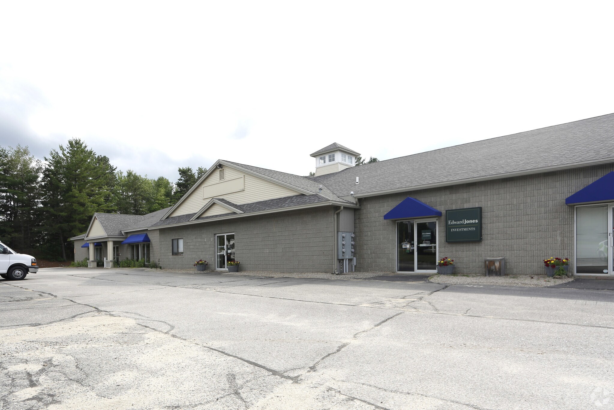 323 Gonic Rd, Rochester, NH à louer Photo principale– Image 1 sur 26