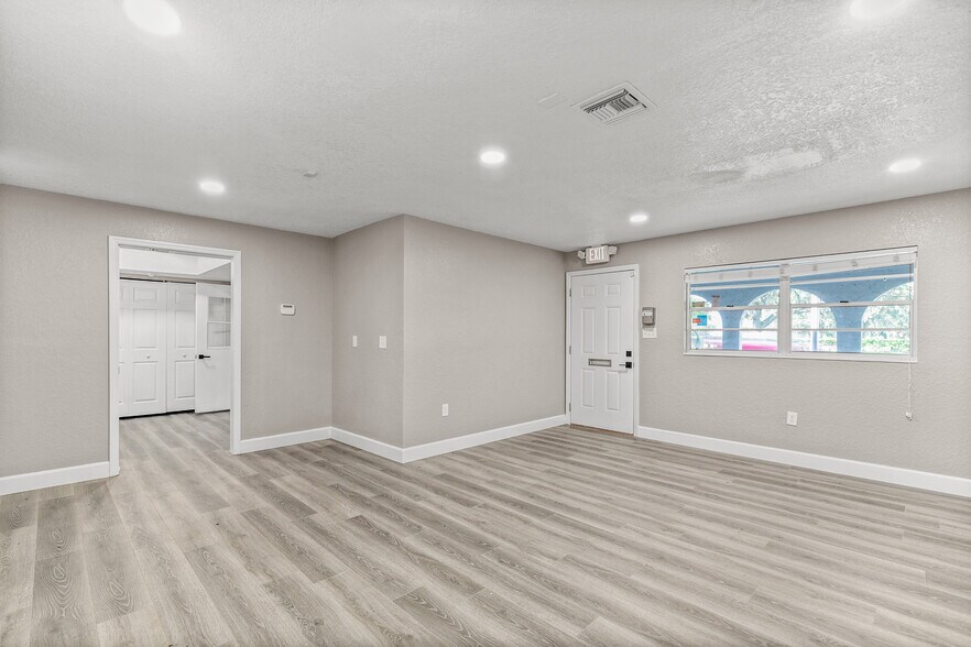 1666 N Donnelly Pl, Mount Dora, FL à louer - Photo intérieure – Image 3 sur 9