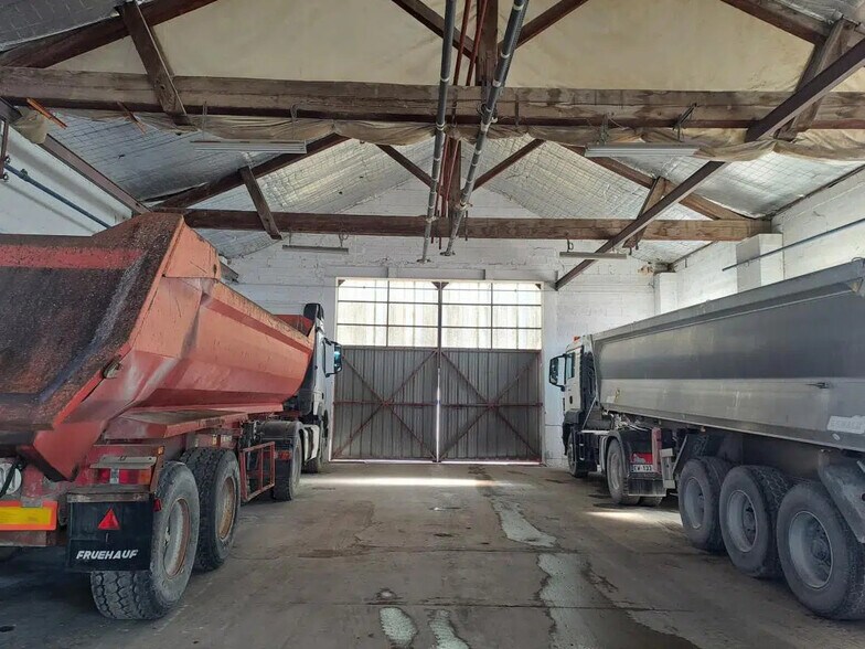 Local d’activités dans Ambronay à louer - Photo de l’immeuble – Image 3 sur 3
