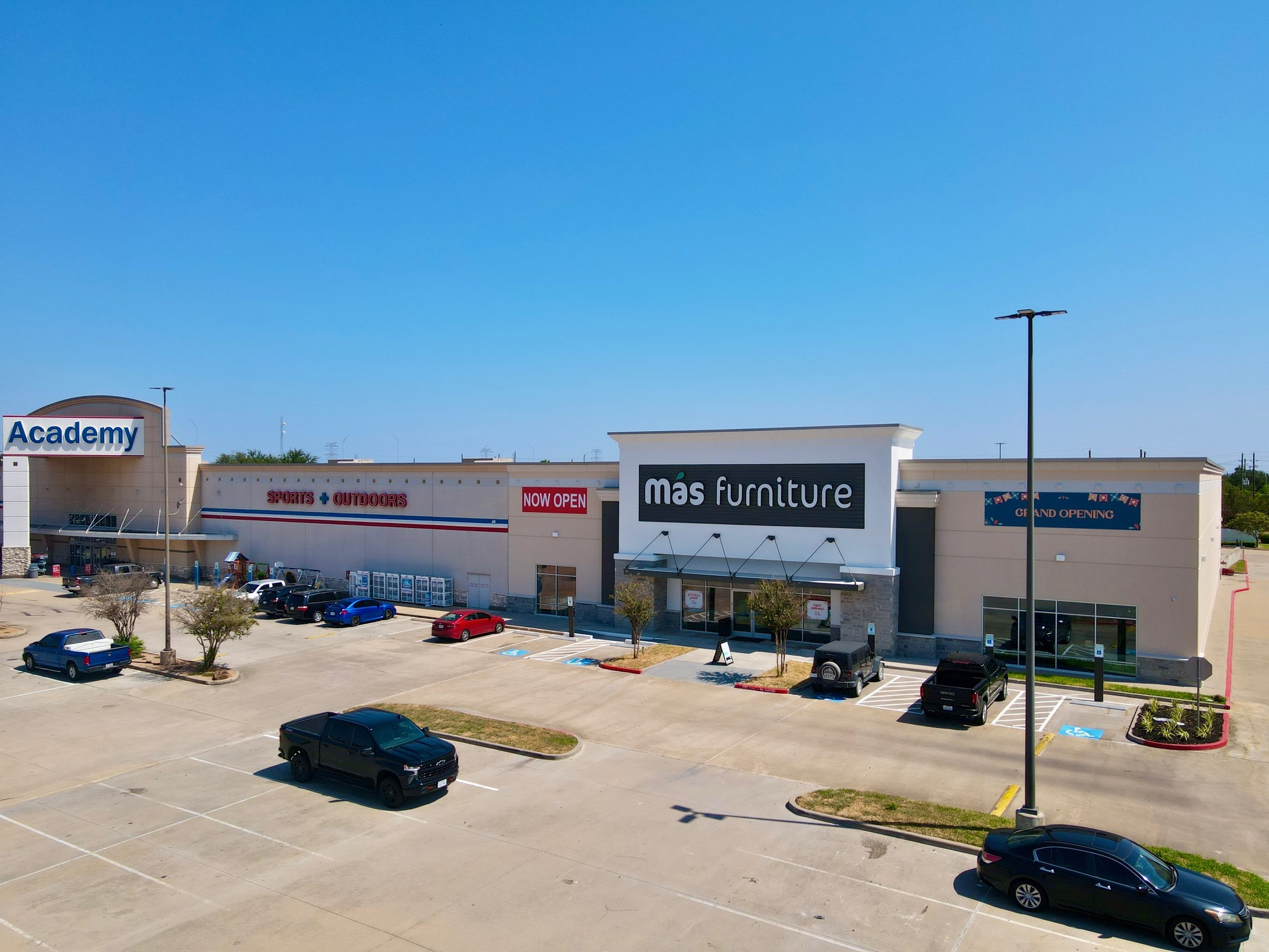 19714 Northwest Fwy, Jersey Village, TX à louer Photo de l’immeuble– Image 1 sur 3