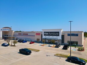 19714 Northwest Fwy, Jersey Village, TX à louer Photo de l’immeuble– Image 1 sur 3