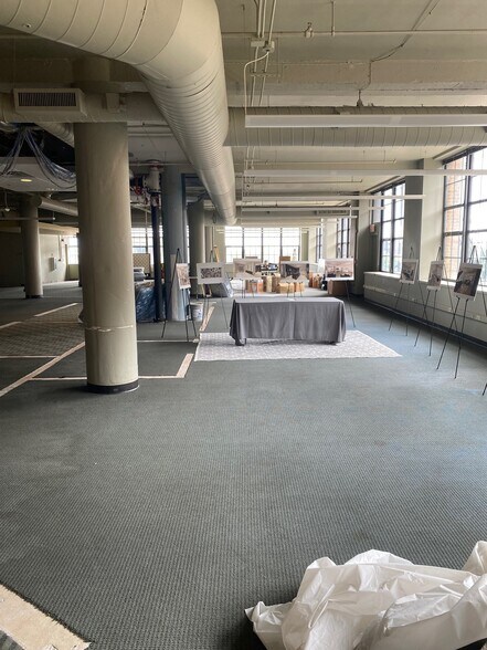 318 E Chicago St, Milwaukee, WI à louer - Photo de l’immeuble – Image 2 sur 25