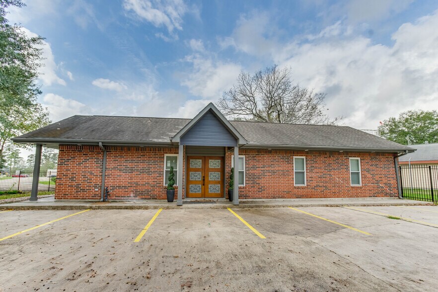 5905 Treaschwig Rd, Spring, TX à louer - Photo de l’immeuble – Image 2 sur 22