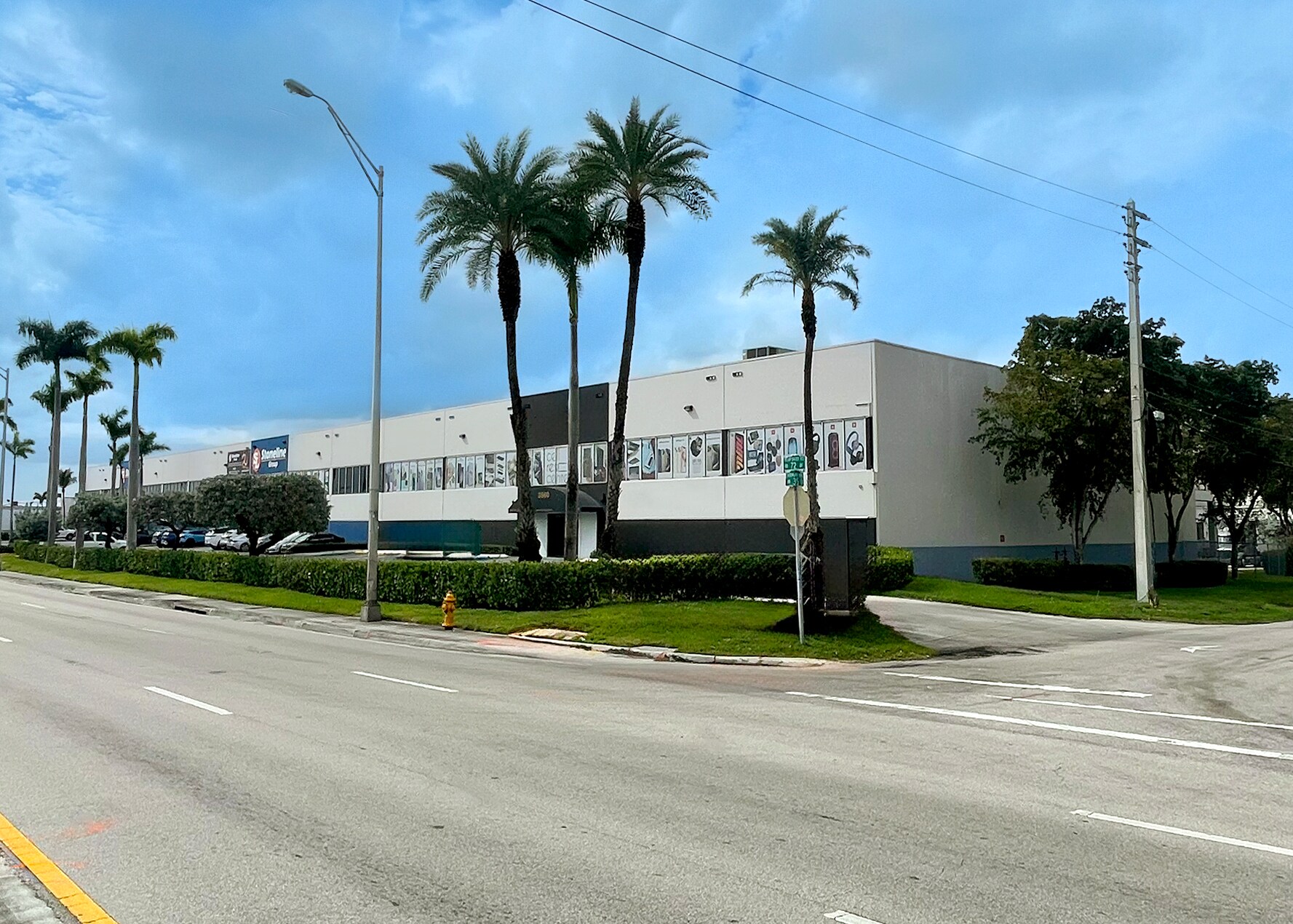 3520-3560 NW 72nd Ave, Miami, FL à louer Photo principale– Image 1 sur 17