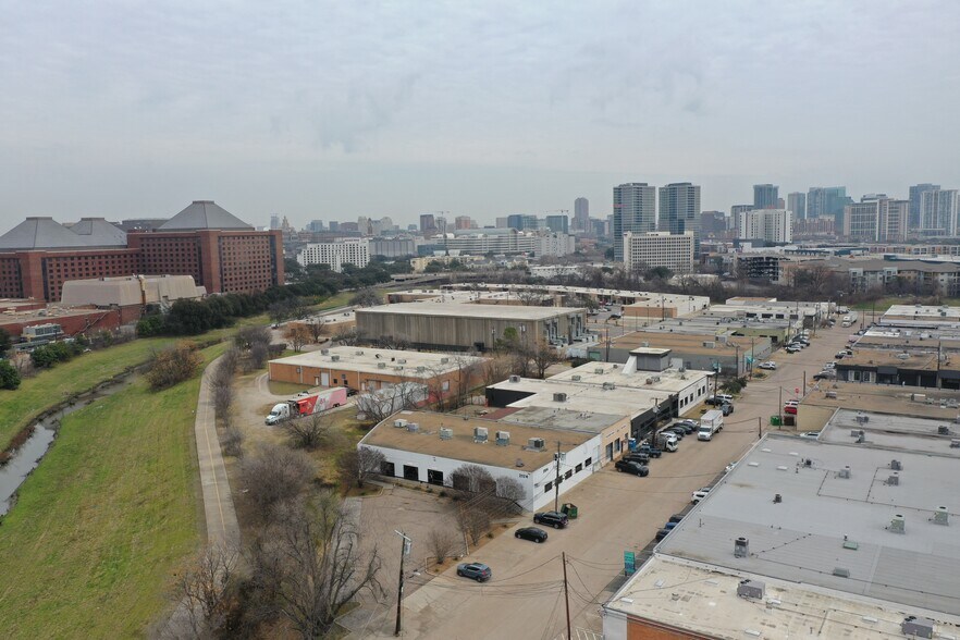 2124 Farrington St, Dallas, TX à louer - Photo de l’immeuble – Image 2 sur 5