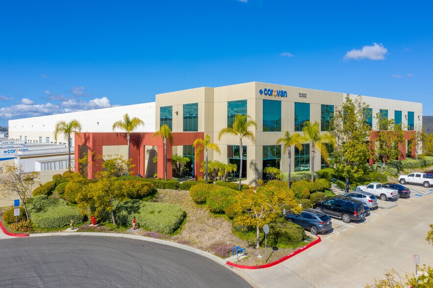 12302 Kerran St, Poway, CA à louer - Photo principale – Image 1 sur 4