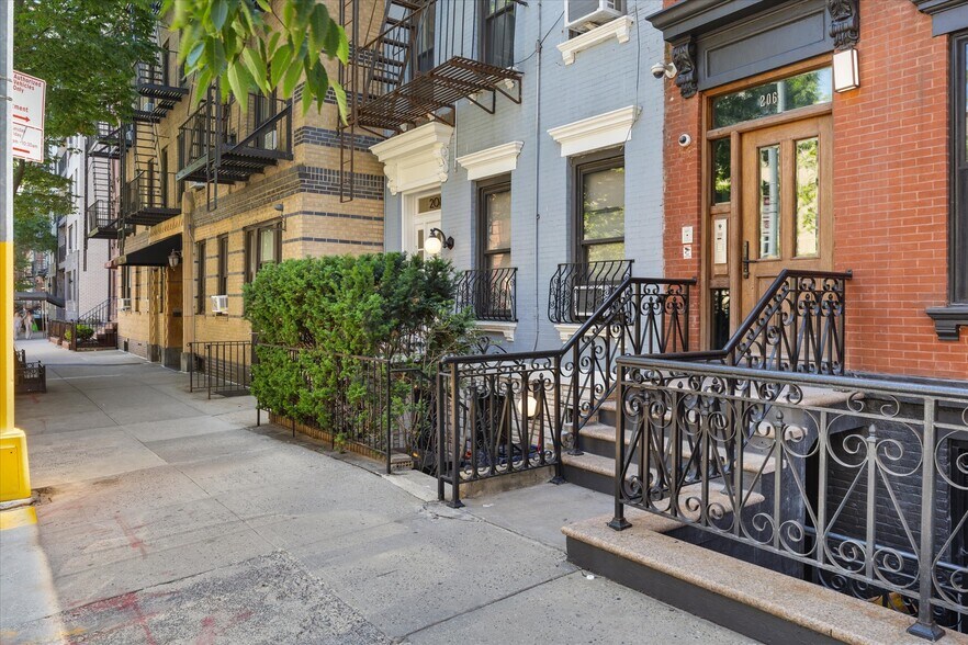 208 E 75th St, New York, NY à louer - Photo de l’immeuble – Image 3 sur 6
