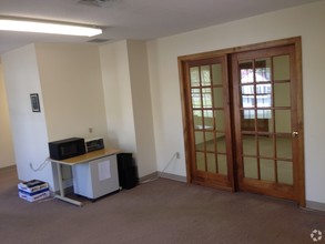 33 Hartford Ave, Granby, CT à louer Photo intérieure– Image 1 sur 4
