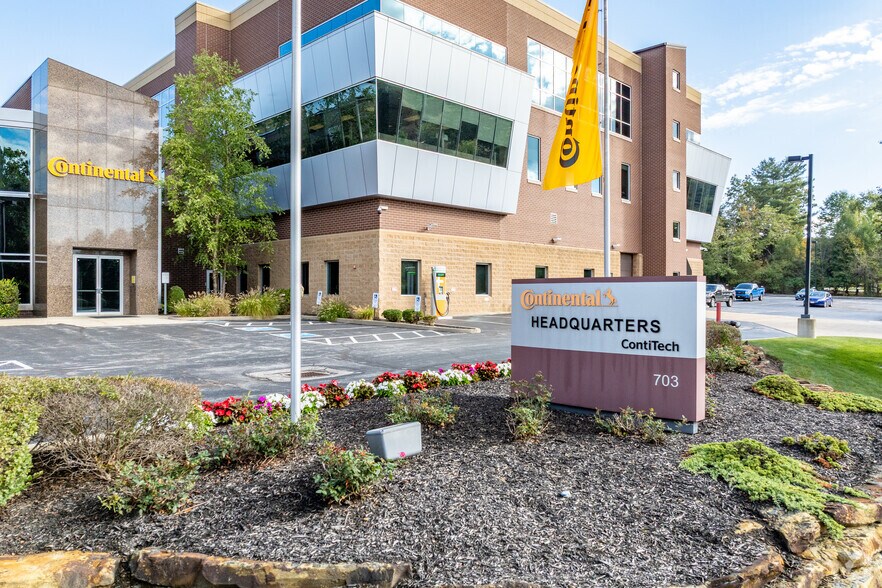 703 S Cleveland Massillon Rd, Fairlawn, OH à louer - Photo de l’immeuble – Image 2 sur 5