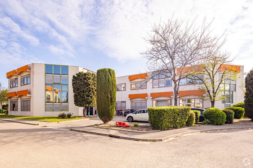 16 Boulevard Des Acieries, Marseille à louer - Photo de l’immeuble – Image 3 sur 17