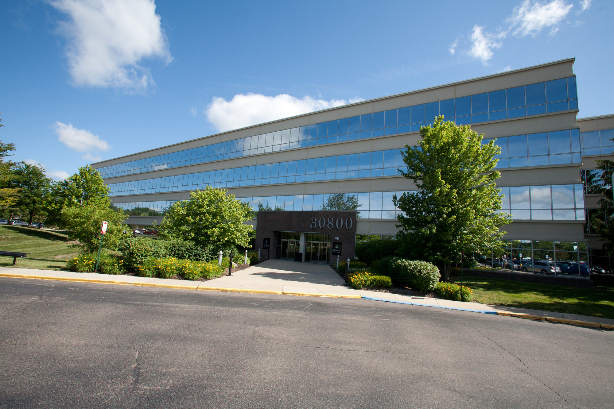 30600-30700 - 30800 Telegraph Rd, Bingham Farms, MI à louer Photo de l’immeuble– Image 1 sur 15