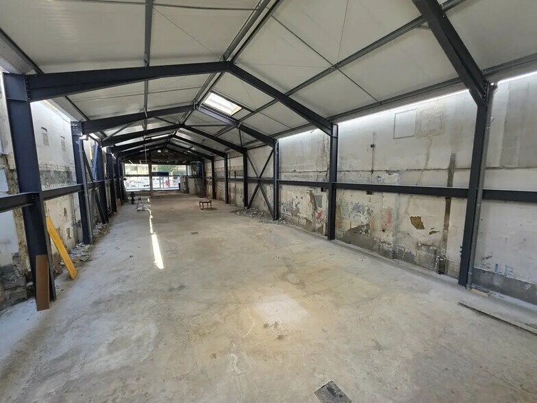Industriel/Logistique dans Nice à vendre - Photo de l’immeuble – Image 1 sur 8