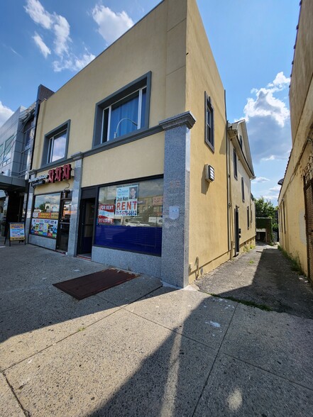 16324 Northern Blvd, Flushing, NY à vendre - Photo de l’immeuble – Image 2 sur 5