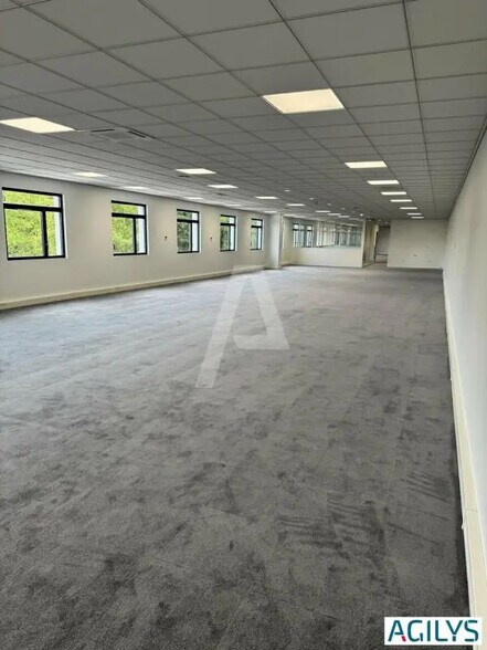 Industriel/Logistique dans Lisses à louer - Photo de l’immeuble – Image 3 sur 7