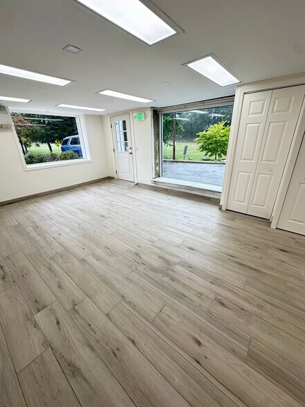 45 Bible St, Cos Cob, CT à louer - Photo de l’immeuble – Image 3 sur 11