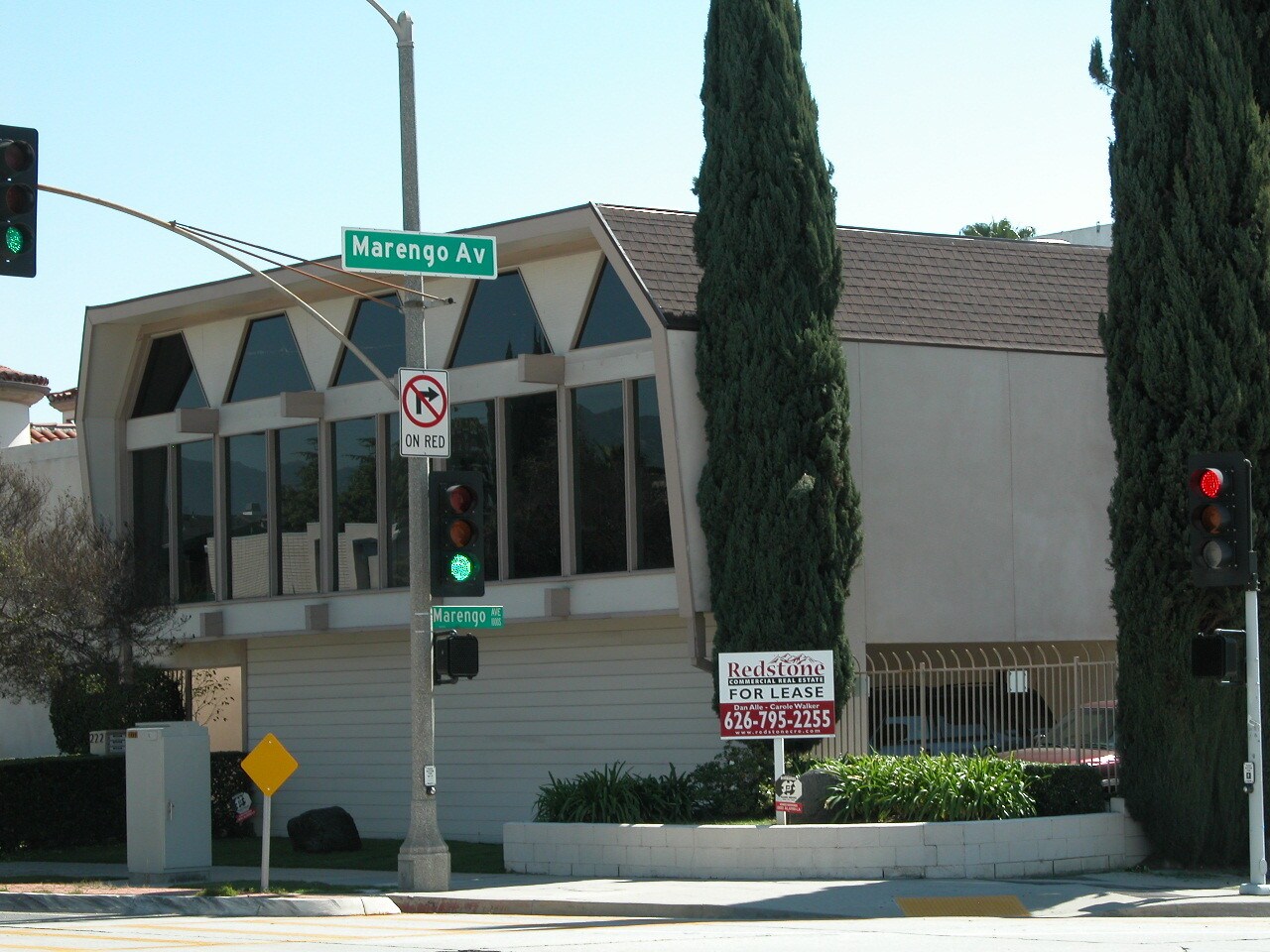 222 E Glenarm St, Pasadena, CA à louer Photo de l’immeuble– Image 1 sur 4