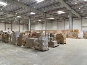 Industriel/Logistique dans Marly-la-Ville à louer Photo de l’immeuble– Image 2 sur 6