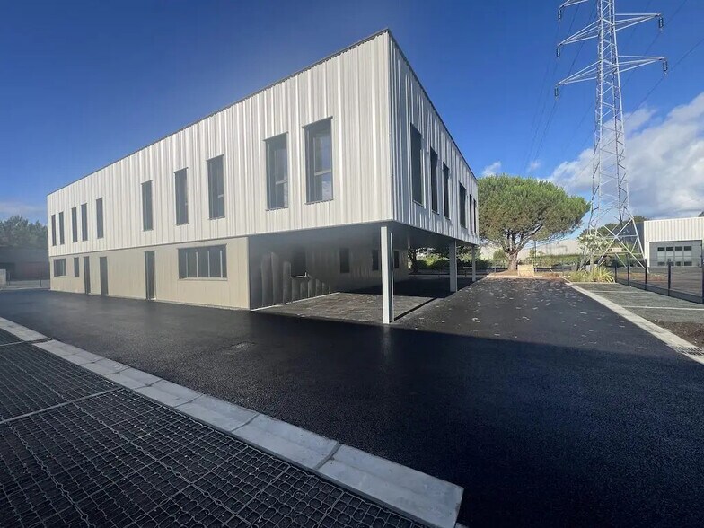 Local commercial dans Gujan-Mestras à louer - Photo de l’immeuble – Image 1 sur 11