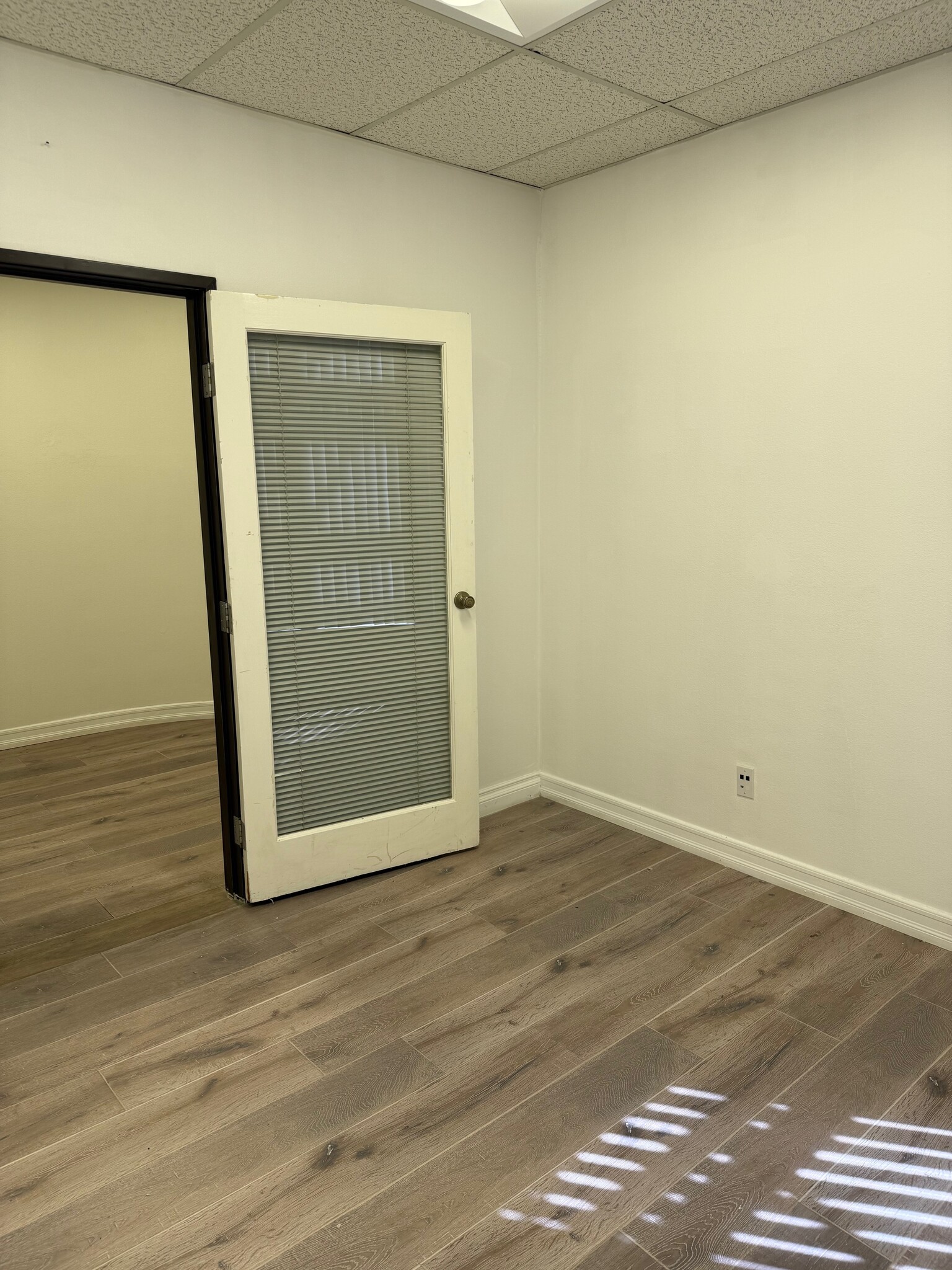 20941-20945 Devonshire St, Chatsworth, CA à louer Photo intérieure– Image 1 sur 4