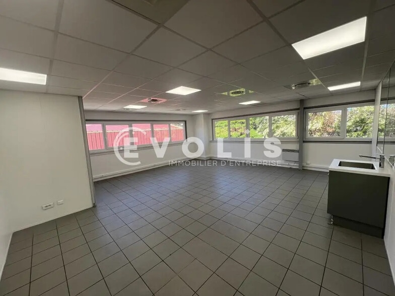 Bureau dans Fontenay-sous-Bois à louer - Photo de l’immeuble – Image 3 sur 20