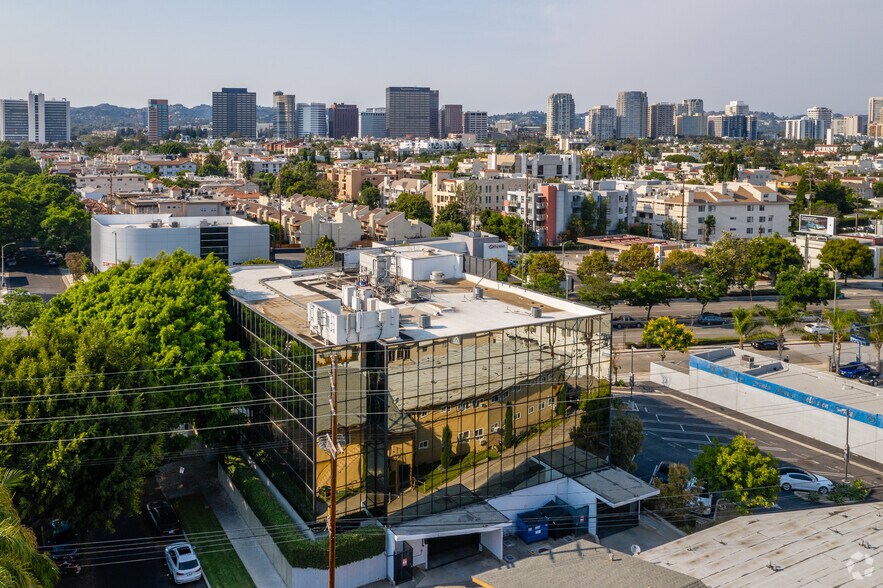 11022 Santa Monica Blvd, Los Angeles, CA à louer - Photo de l’immeuble – Image 3 sur 3